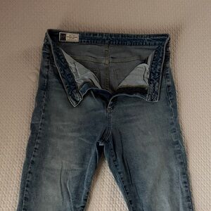 GAP Women’s Sky High Jegging Jeans in Light Blue Wash